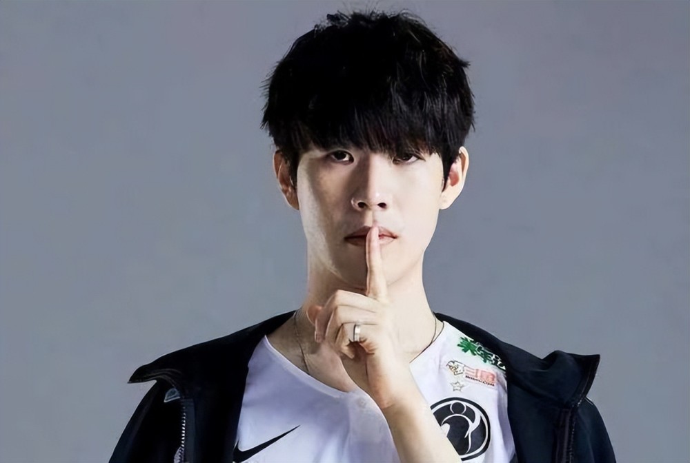 西蒙斯在第 西蒙斯在第