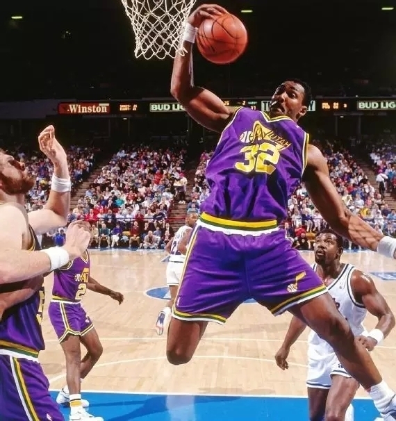 裁判出示红 裁判出示红